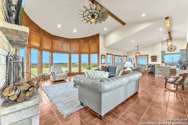 Listing photo id 1 for 131 Southwind