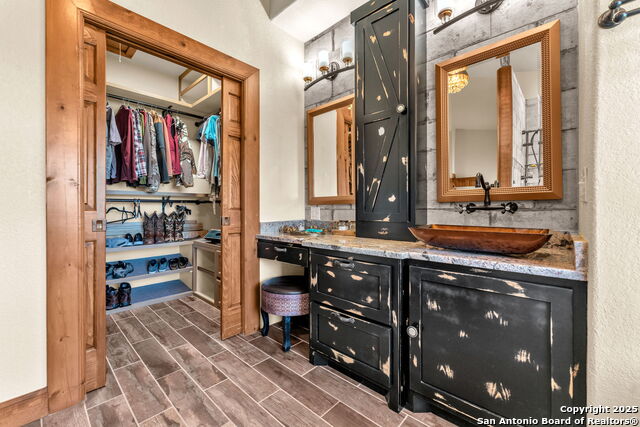 Listing photo id 37 for 131 Southwind