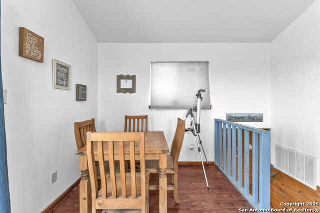 Listing photo id 64 for 131 Southwind