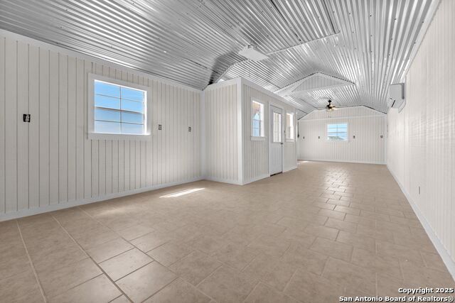 Listing photo id 77 for 131 Southwind