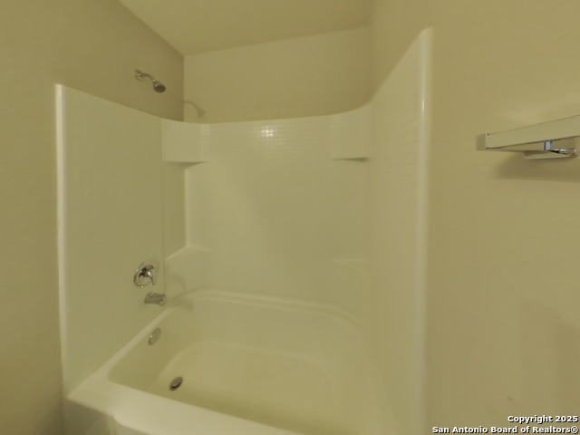 Listing photo id 14 for 6812 Rosenthal