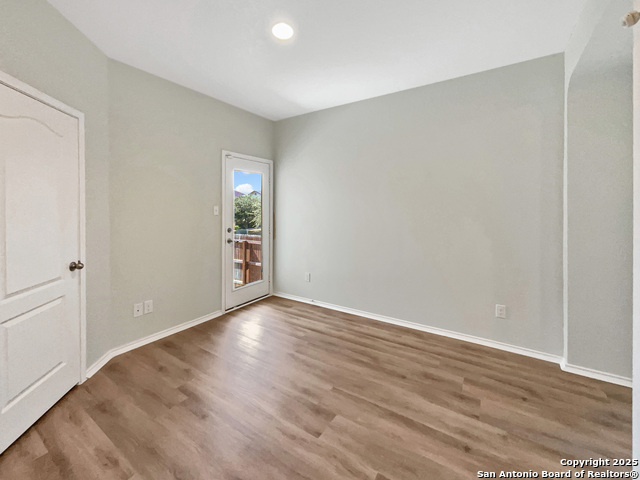 Listing photo id 8 for 8403 Brazos