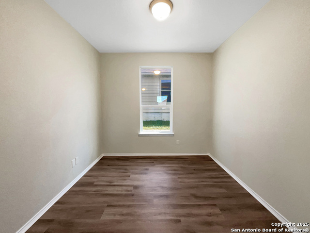 Listing photo id 10 for 8403 Brazos