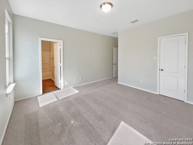 Listing photo id 11 for 8403 Brazos