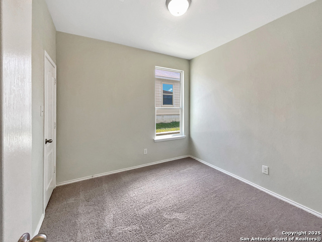 Listing photo id 12 for 8403 Brazos