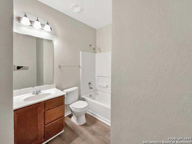 Listing photo id 14 for 8403 Brazos