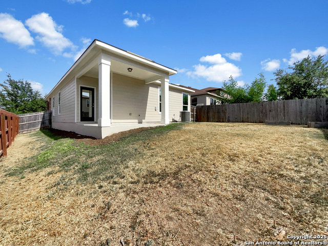 Listing photo id 17 for 8403 Brazos