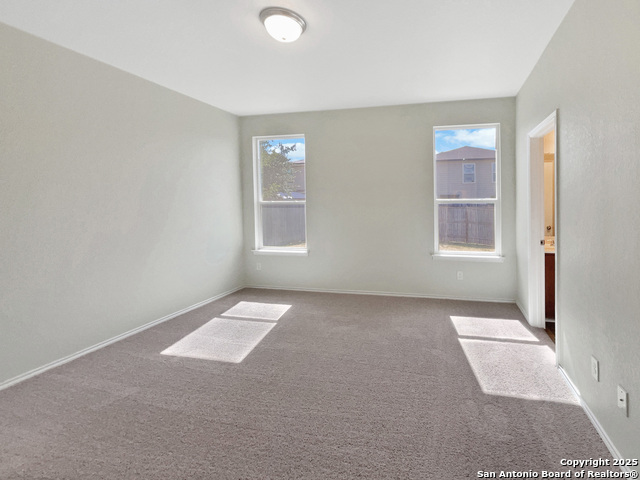 Listing photo id 3 for 8403 Brazos