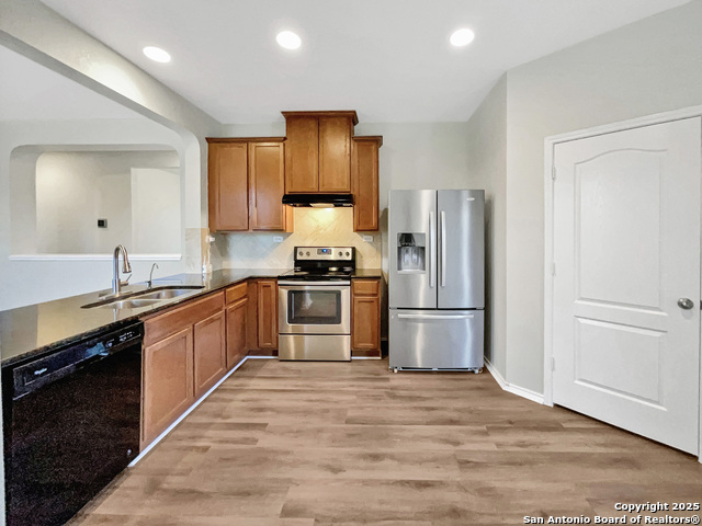 Listing photo id 4 for 8403 Brazos