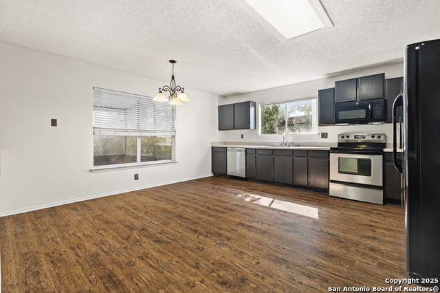 Image 10 of 27 For 9806 Kelton  