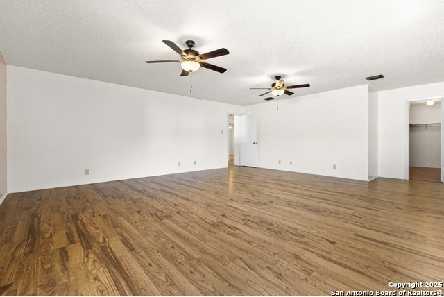 Image 22 of 27 For 9806 Kelton  