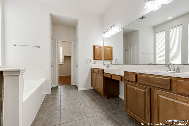 Image 32 of 51 For 322 Waxberry Trl