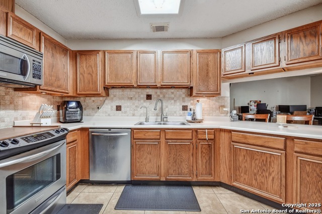 Image 7 of 22 For 14218 Fairwayhill