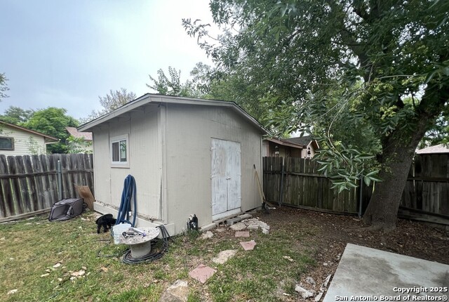 Image 14 of 15 For 6011 Forest Rdg