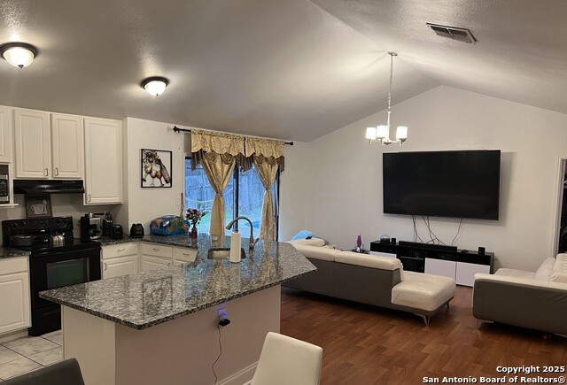 Image 4 of 15 For 6011 Forest Rdg