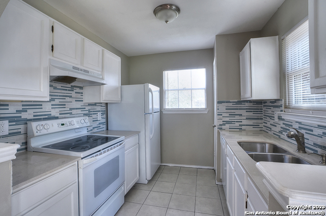 Listing photo id 11 for 7403 Alverstone Way