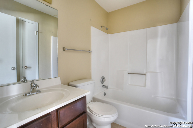 Listing photo id 16 for 7403 Alverstone Way