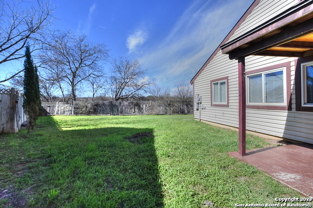 Listing photo id 19 for 7403 Alverstone Way