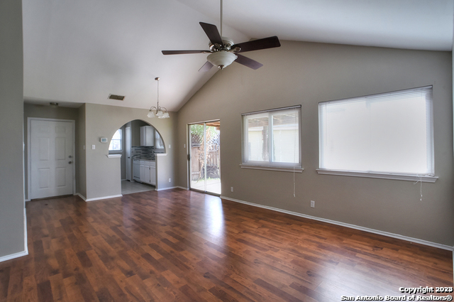 Listing photo id 6 for 7403 Alverstone Way