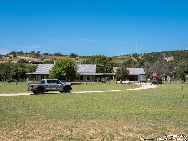 Listing photo id 15 for 530 Westway Dr