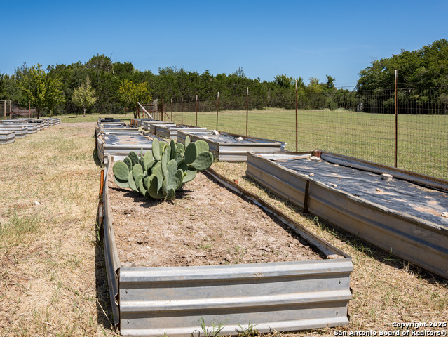 Listing photo id 37 for 530 Westway Dr