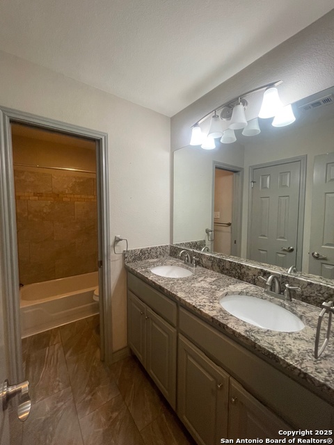 Image 18 of 23 For 15034 Oak Briar