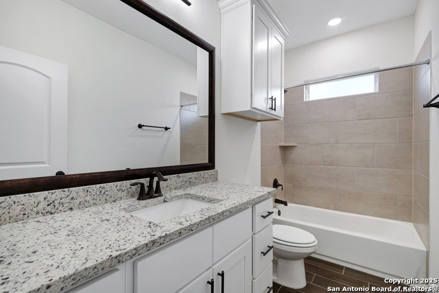 Listing photo id 9 for 309 Bargas St