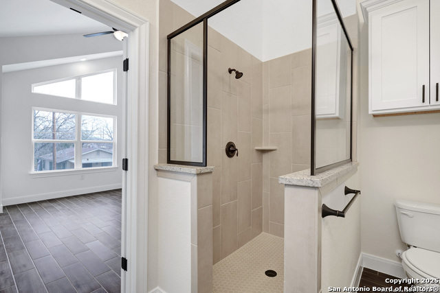 Listing photo id 11 for 309 Bargas St