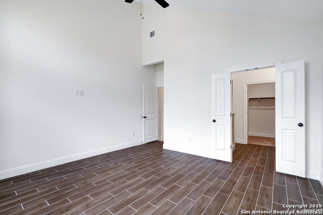 Listing photo id 13 for 309 Bargas St