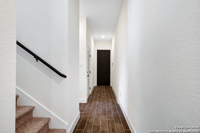 Listing photo id 0 for 309 Bargas St