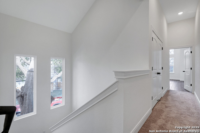 Listing photo id 7 for 309 Bargas St