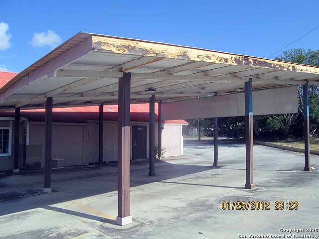 Listing photo id 1 for 1526 Pat Booker