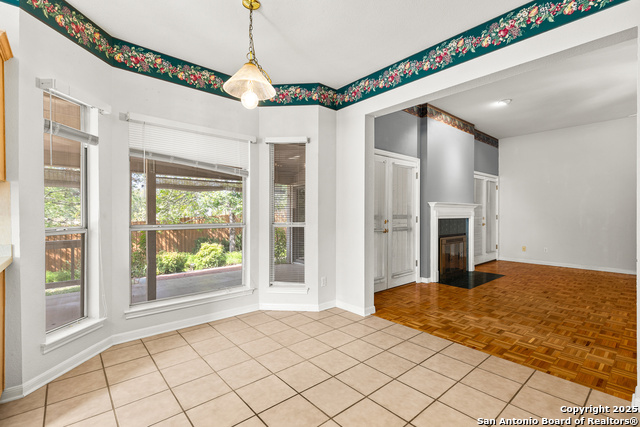 Listing photo id 10 for 141 Oak Knoll