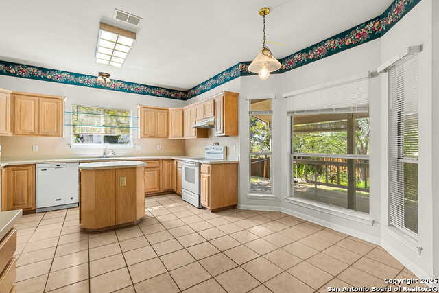 Listing photo id 11 for 141 Oak Knoll