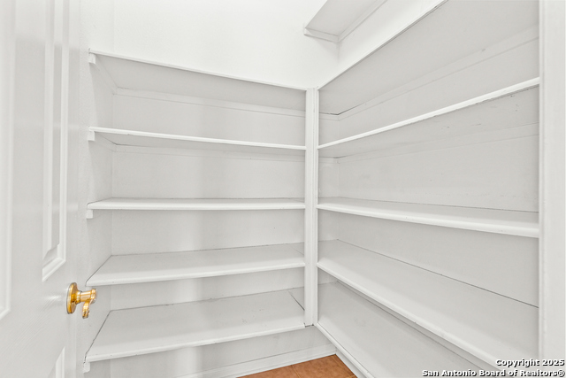 Listing photo id 15 for 141 Oak Knoll