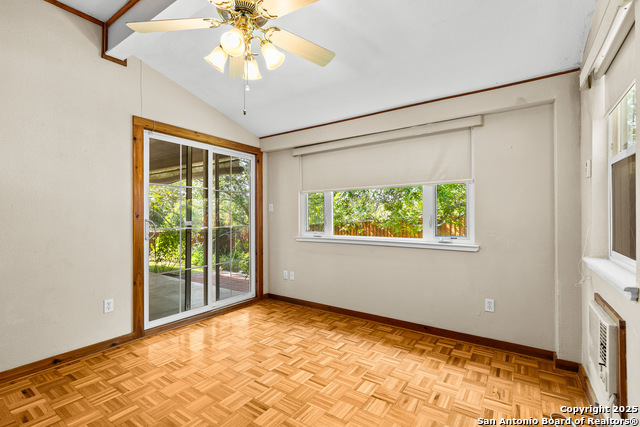 Listing photo id 28 for 141 Oak Knoll