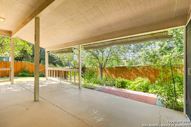 Listing photo id 30 for 141 Oak Knoll