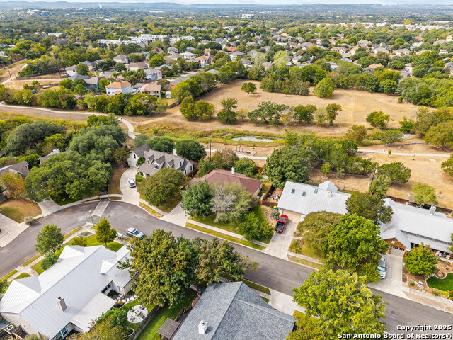 Listing photo id 38 for 141 Oak Knoll