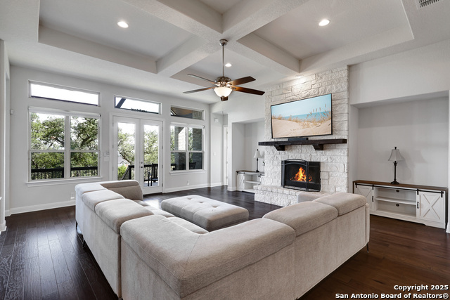 Image 4 of 38 For 621 Oldenburg