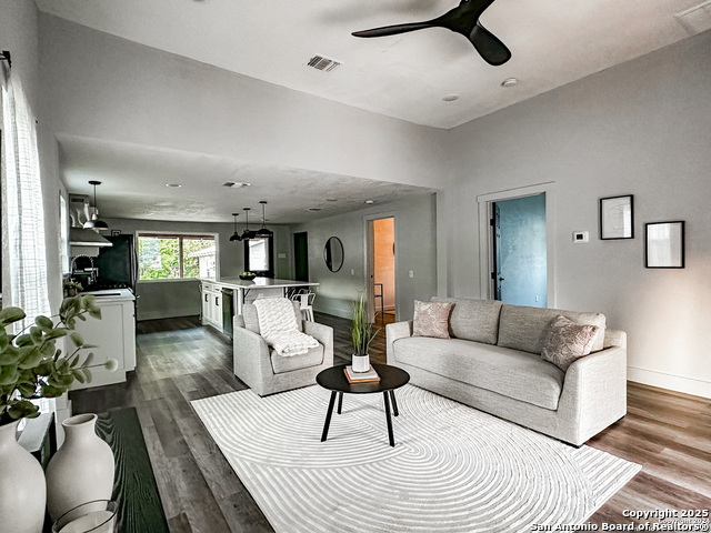 Listing photo id 2 for 108 Oelkers