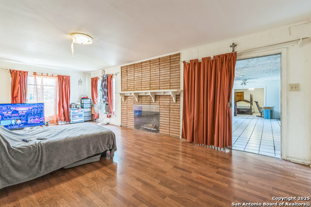 Image 14 of 30 For 2362 Gramercy Pl. W