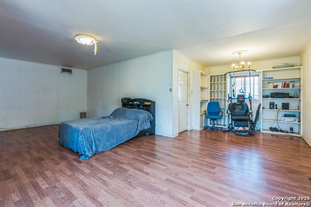 Image 16 of 30 For 2362 Gramercy Pl. W