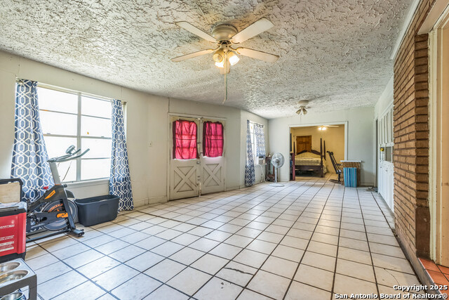 Image 18 of 30 For 2362 Gramercy Pl. W