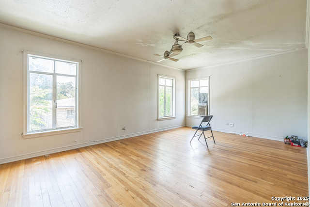 Image 22 of 30 For 2362 Gramercy Pl. W