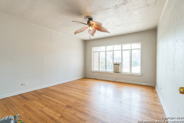 Image 24 of 30 For 2362 Gramercy Pl. W