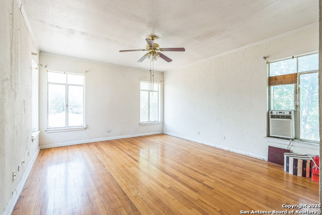 Image 26 of 30 For 2362 Gramercy Pl. W