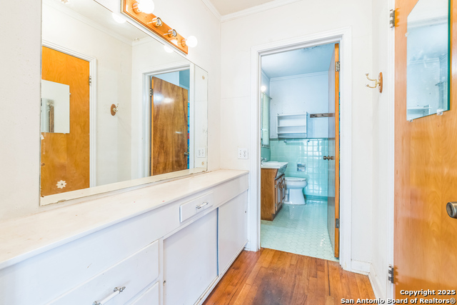 Image 28 of 30 For 2362 Gramercy Pl. W