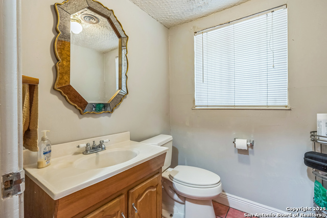 Image 29 of 30 For 2362 Gramercy Pl. W