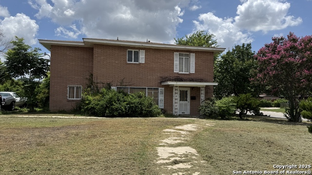 Image 3 of 30 For 2362 Gramercy Pl. W