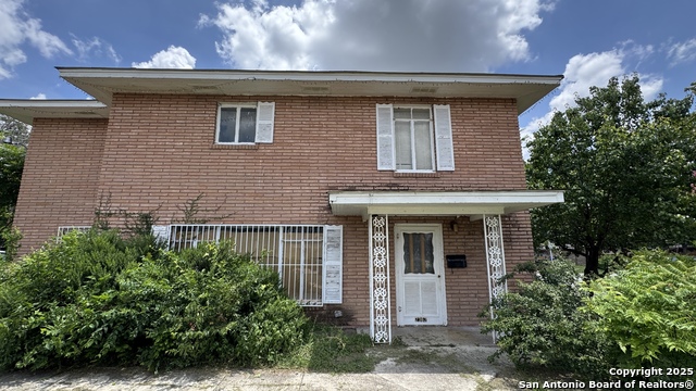 Image 5 of 30 For 2362 Gramercy Pl. W